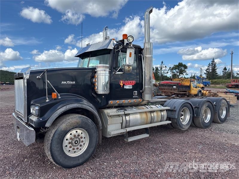 Western Star 4900 8x4 Tri/A Day Cab Truck Tractor Vetopöytäautot