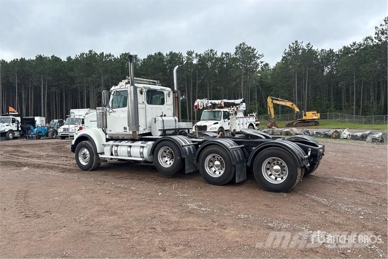 Western Star 4900 8x4 Tri/A Day Cab Truck Tractor Tractores (camiões)