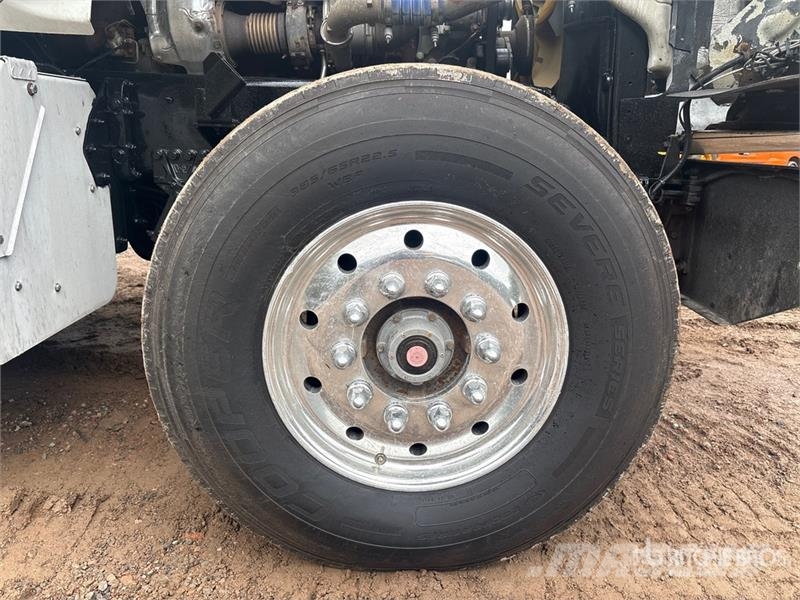 Western Star 4900 8x4 Tri/A Day Cab Truck Tractor Tractores (camiões)