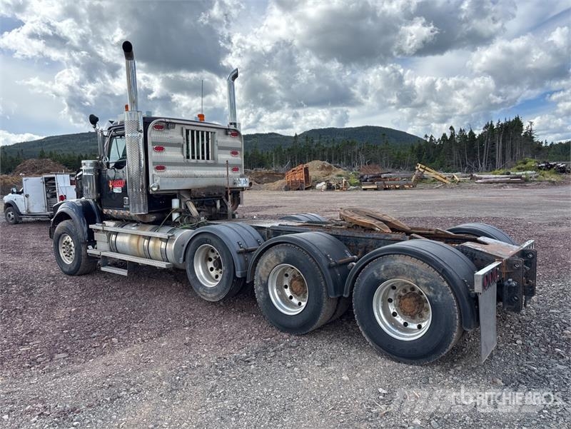 Western Star 4900 8x4 Tri/A Day Cab Truck Tractor Vetopöytäautot