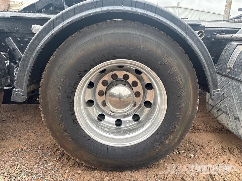 Western Star 4900 8x4 Tri/A Day Cab Truck Tractor Tractores (camiões)