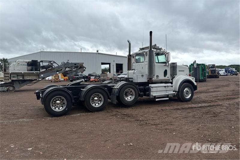 Western Star 4900 8x4 Tri/A Day Cab Truck Tractor Tractores (camiões)