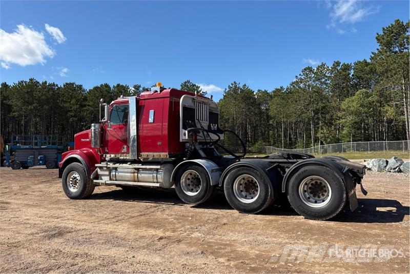 Western Star 4900FA 8x4 Tri/A Sleeper Truck Tractor Sadulveokid