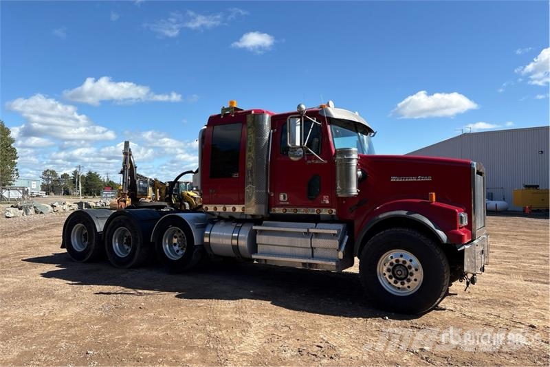 Western Star 4900FA 8x4 Tri/A Sleeper Truck Tractor Sadulveokid