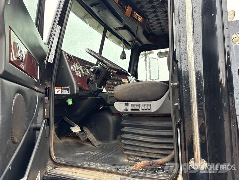 Western Star PM 47524 PX 9489 lb Knuckle Boom on Western Star Vlakke laadvloer met kraan