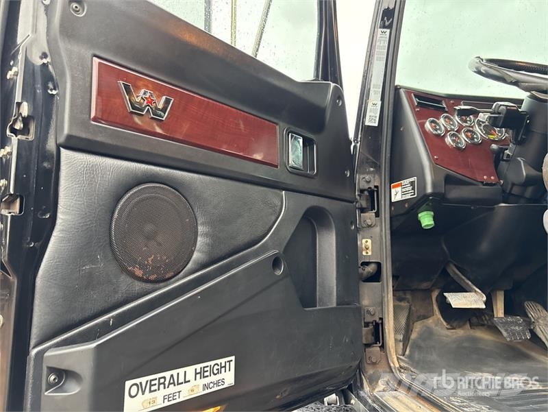 Western Star PM 47524 PX 9489 lb Knuckle Boom on Western Star Vlakke laadvloer met kraan