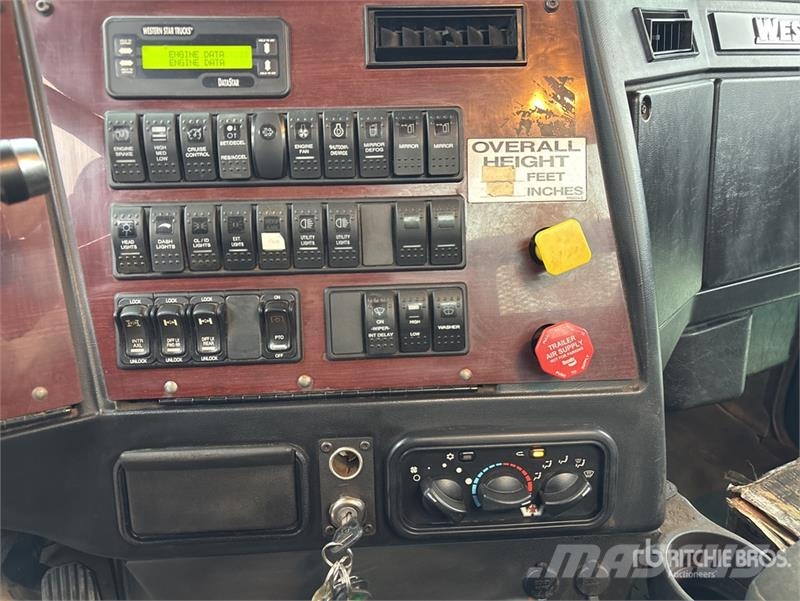 Western Star PM 47524 PX 9489 lb Knuckle Boom on Western Star Vlakke laadvloer met kraan