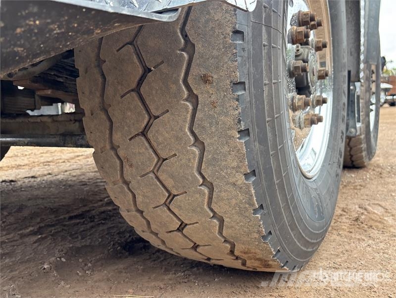 Western Star Stone Slinger Ultra 20 on  Western Star 4800TS 8x4 Betonikivikoneet