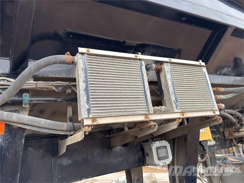 Western Star Stone Slinger Ultra 20 on  Western Star 4800TS 8x4 ماكينات الحصاة والخرسانة