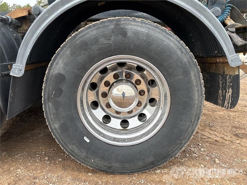Western Star Stone Slinger Ultra 20 on  Western Star 4800TS 8x4 Betonikivikoneet