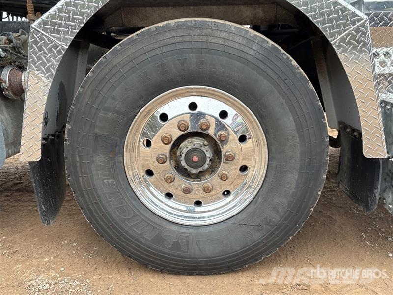 Western Star Stone Slinger Ultra 20 on  Western Star 4800TS 8x4 Betonikivikoneet