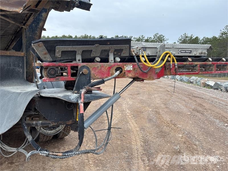 Western Star Stone Slinger Ultra 20 on  Western Star 4800TS 8x4 ماكينات الحصاة والخرسانة