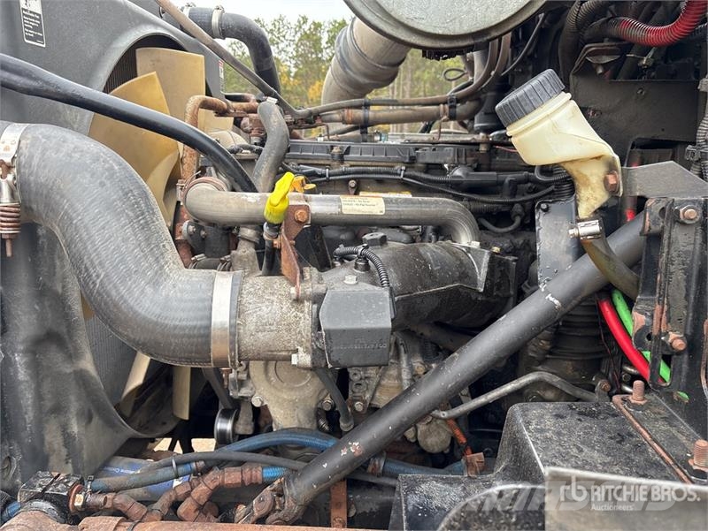 Western Star Stone Slinger Ultra 20 on  Western Star 4800TS 8x4 ماكينات الحصاة والخرسانة