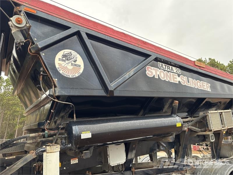 Western Star Stone Slinger Ultra 20 on  Western Star 4800TS 8x4 ماكينات الحصاة والخرسانة