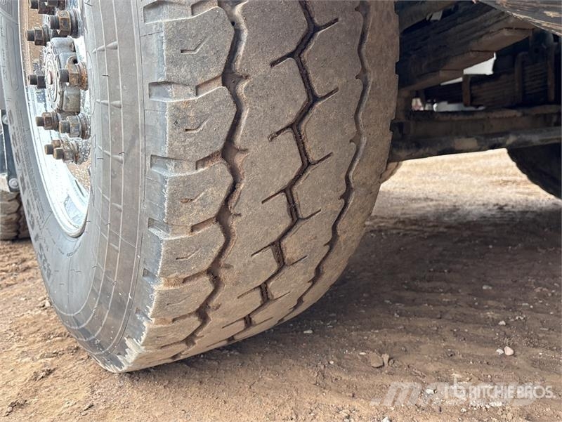 Western Star Stone Slinger Ultra 20 on  Western Star 4800TS 8x4 Betonikivikoneet