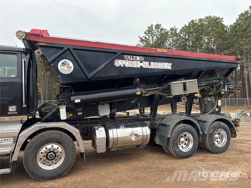 Western Star Stone Slinger Ultra 20 on  Western Star 4800TS 8x4 Betonikivikoneet
