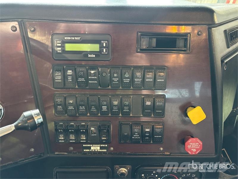 Western Star Stone Slinger Ultra 20 on  Western Star 4800TS 8x4 Betonikivikoneet