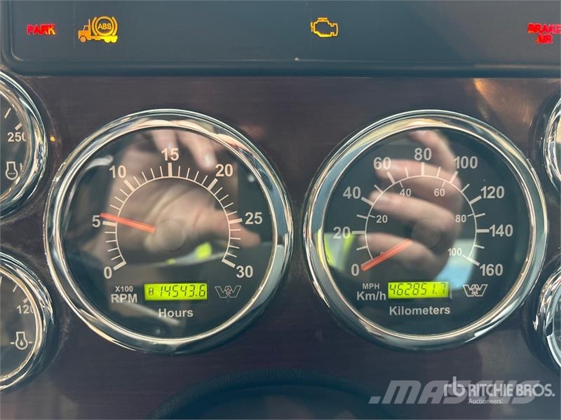 Western Star Stone Slinger Ultra 20 on  Western Star 4800TS 8x4 ماكينات الحصاة والخرسانة