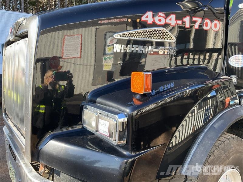 Western Star Stone Slinger Ultra 20 on  Western Star 4800TS 8x4 ماكينات الحصاة والخرسانة
