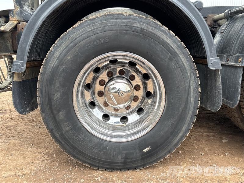 Western Star Stone Slinger Ultra 20 on  Western Star 4800TS 8x4 Betonikivikoneet