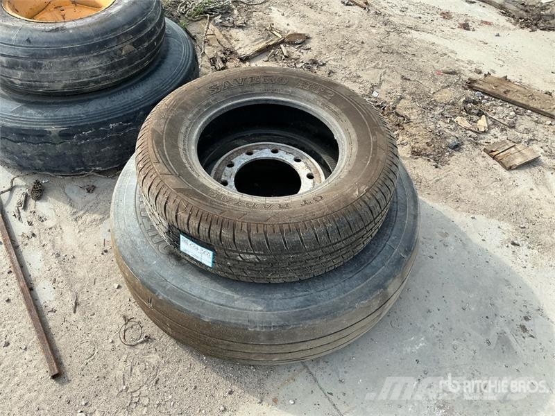  (1) 11R22.5,  255/70R17 Tires Gume, kolesa in platišča