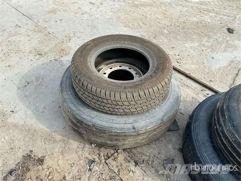  (1) 11R22.5,  255/70R17 Tires Gume, kolesa in platišča