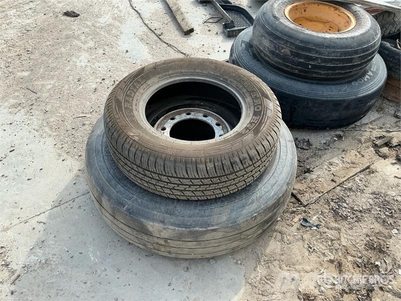  (1) 11R22.5,  255/70R17 Tires Gume, kolesa in platišča