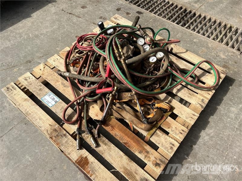  1/4 in Acetylene Lines, Assorted Valves. Straps Andere Zubehörteile