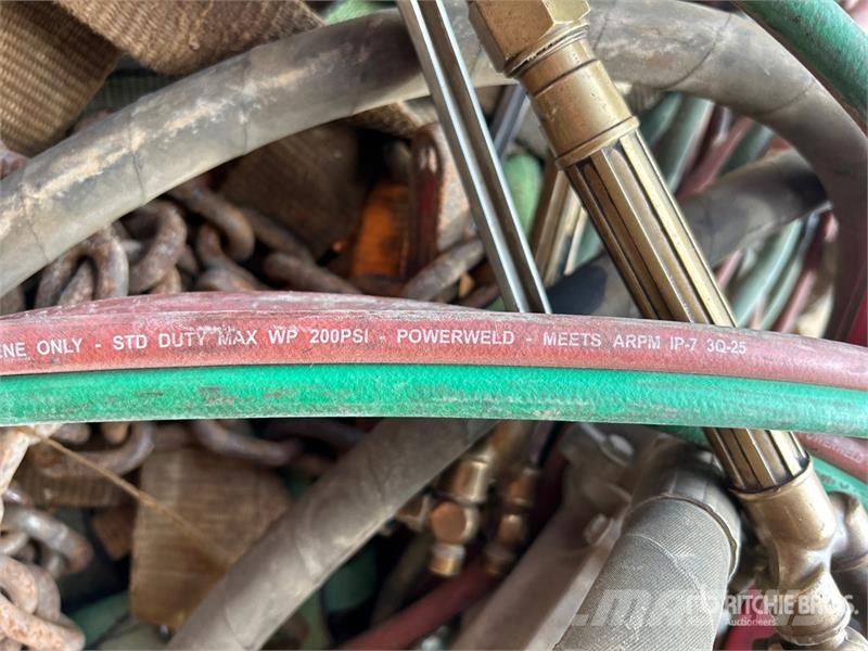  1/4 in Acetylene Lines, Assorted Valves. Straps Andere Zubehörteile
