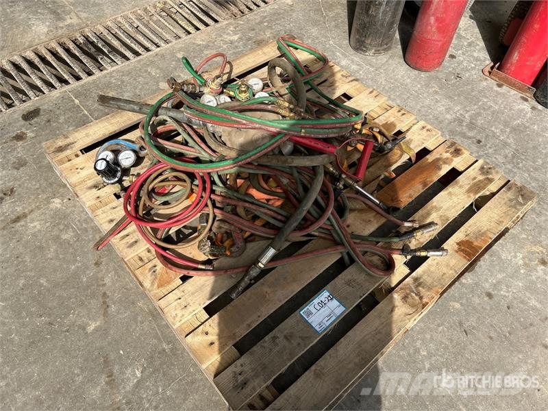  1/4 in Acetylene Lines, Assorted Valves. Straps Andere Zubehörteile