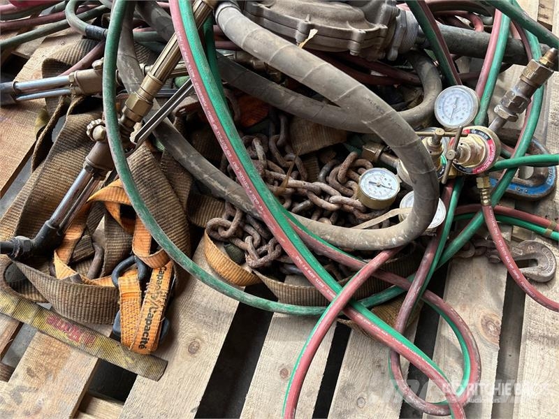  1/4 in Acetylene Lines, Assorted Valves. Straps Andere Zubehörteile