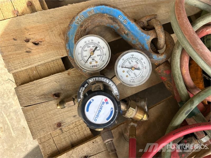  1/4 in Acetylene Lines, Assorted Valves. Straps Andere Zubehörteile