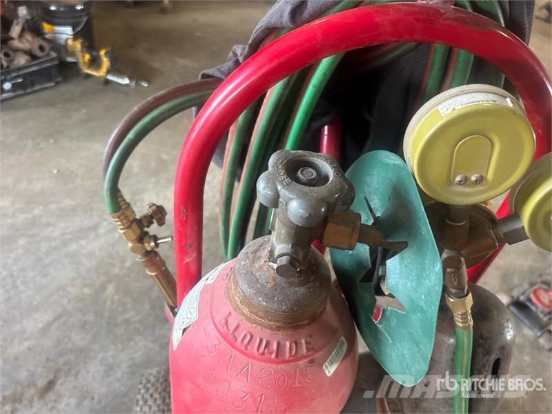  1/4 in Acetylene Lines, Assorted Valves. Straps 其他組件
