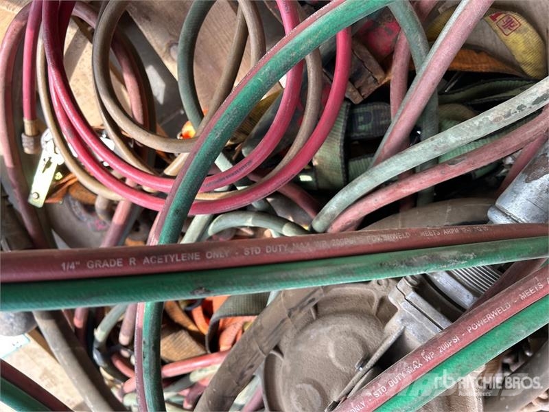 1/4 in Acetylene Lines, Assorted Valves. Straps Andere Zubehörteile