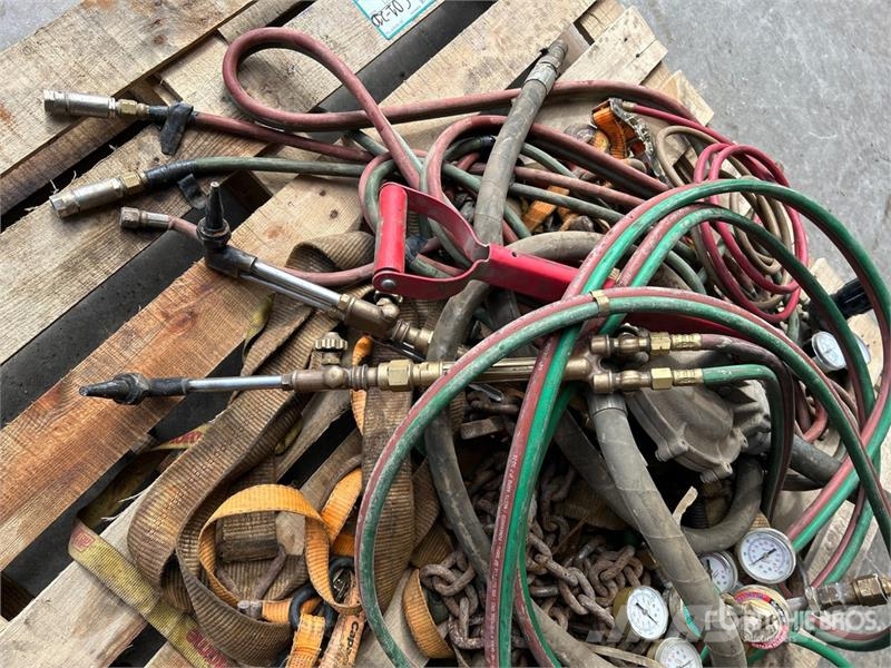  1/4 in Acetylene Lines, Assorted Valves. Straps Andere Zubehörteile