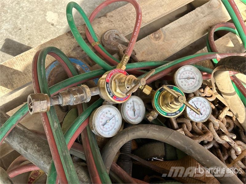  1/4 in Acetylene Lines, Assorted Valves. Straps Andere Zubehörteile
