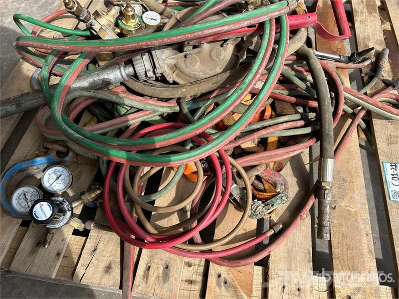  1/4 in Acetylene Lines, Assorted Valves. Straps Andere Zubehörteile