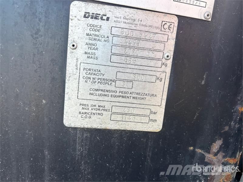 100 in x 43 in Personnel Basket Used Personnel lifts and access elevators