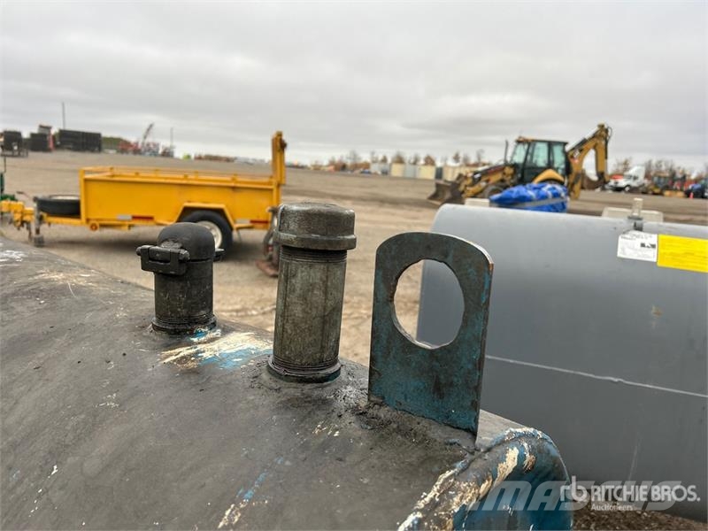  1000 L Oil Tank Fuel and additive tanks