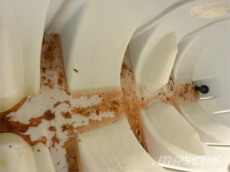 1025 gal Poly Tank Brændstof- og tilsætningstank.