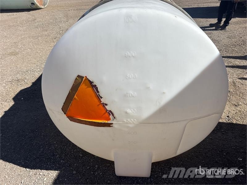 1025 gal Poly Tank Brændstof- og tilsætningstank.