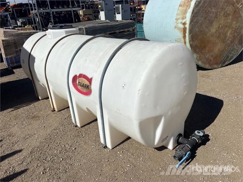 1025 gal Poly Tank Brændstof- og tilsætningstank.
