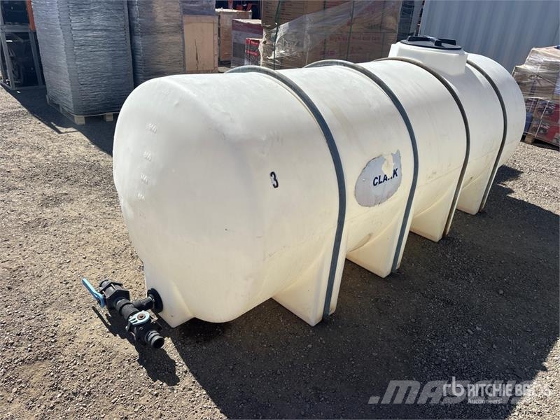 1025 gal Poly Tank Brændstof- og tilsætningstank.
