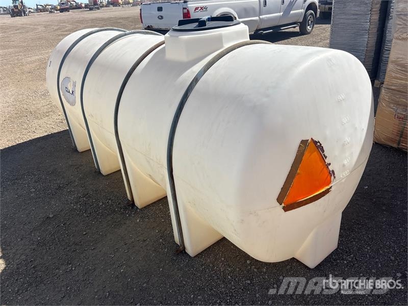 1025 gal Poly Tank Brændstof- og tilsætningstank.