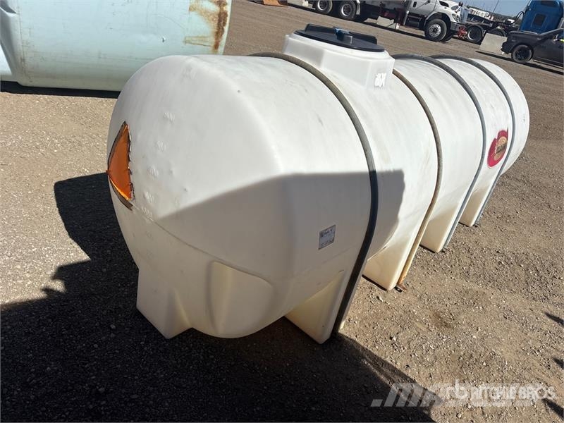 1025 gal Poly Tank Brændstof- og tilsætningstank.