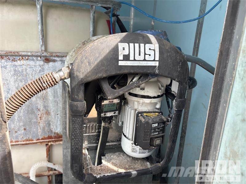  1040 L Skid Mounted Poly DEF insulated def tank an Polttoaine- ja lisäainesäiliöt