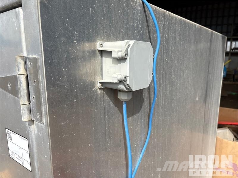  1040 L Skid Mounted Poly DEF insulated def tank an Polttoaine- ja lisäainesäiliöt