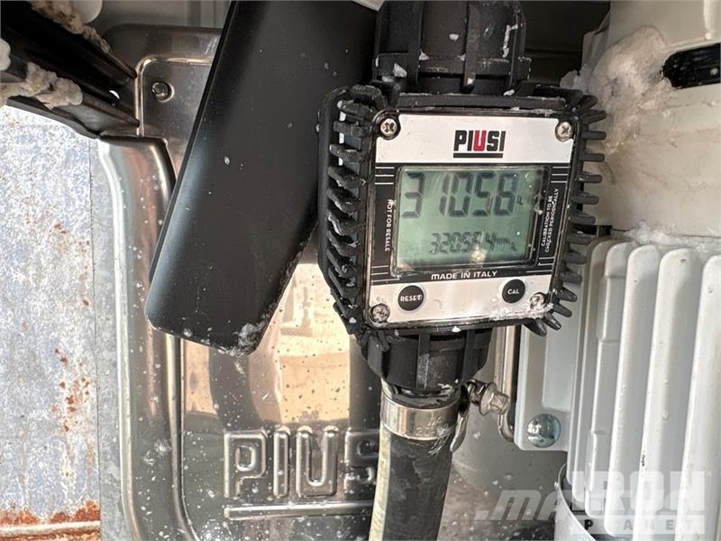  1040 L Skid Mounted Poly DEF insulated def tank an Polttoaine- ja lisäainesäiliöt
