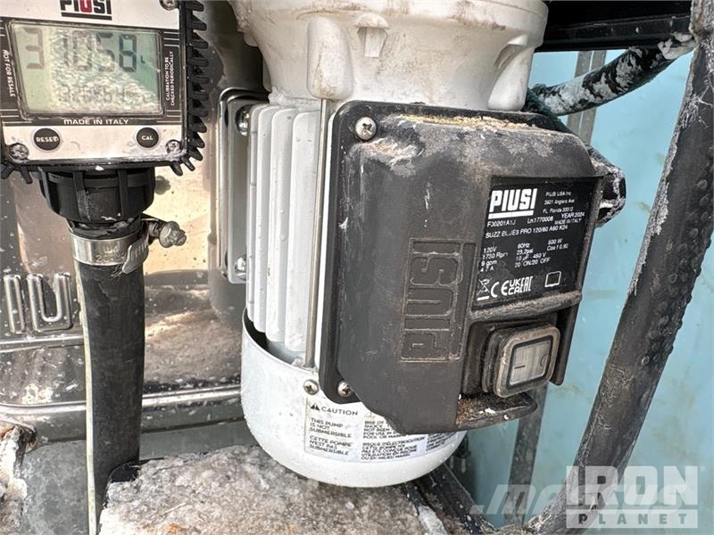  1040 L Skid Mounted Poly DEF insulated def tank an Polttoaine- ja lisäainesäiliöt