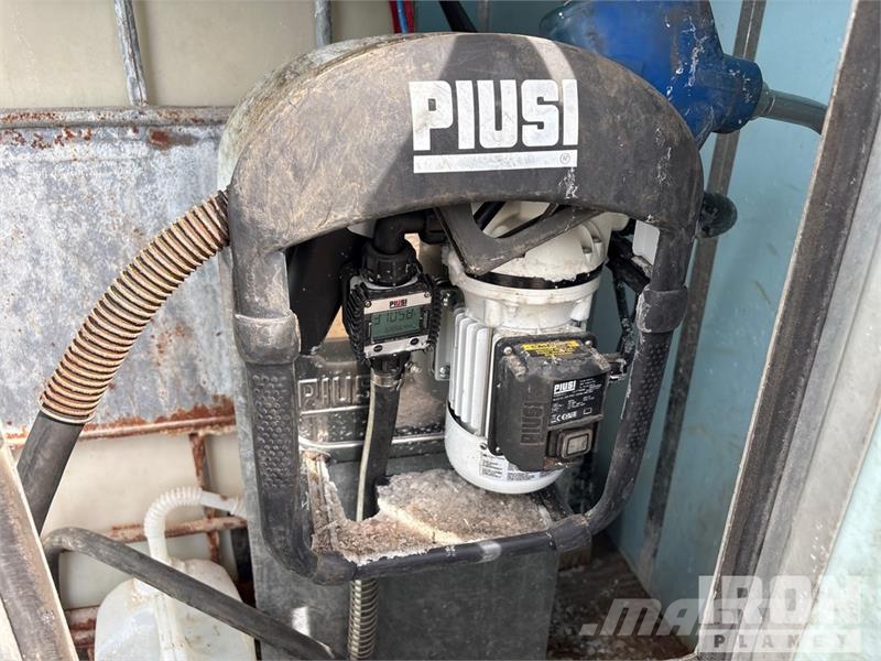  1040 L Skid Mounted Poly DEF insulated def tank an Polttoaine- ja lisäainesäiliöt